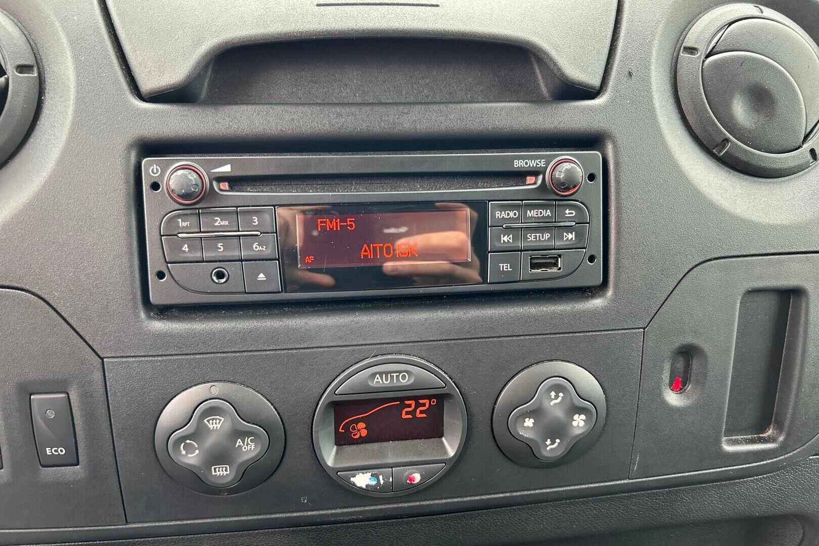 Nissan NV400 iso kuva 13