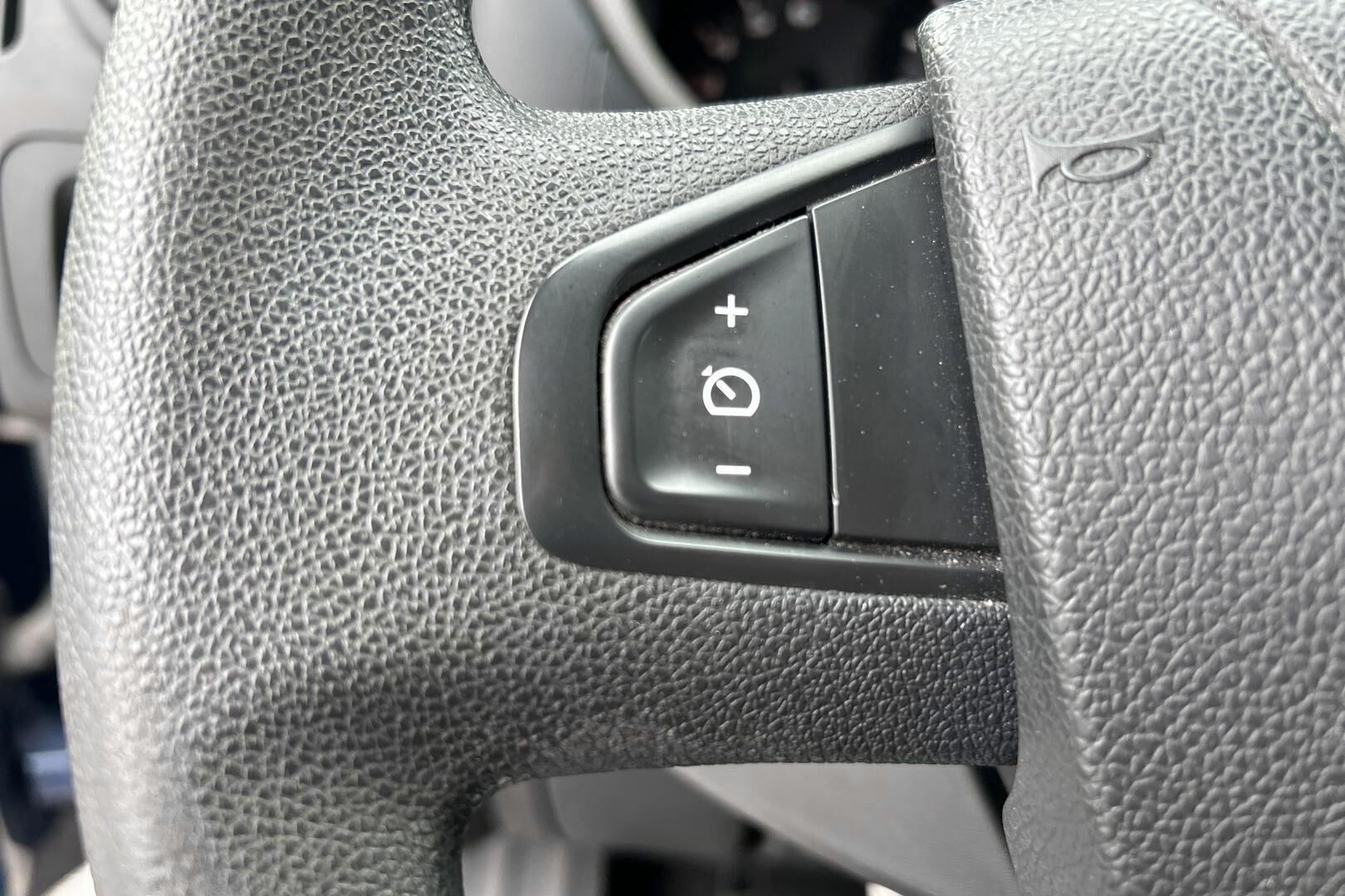 Nissan NV400 iso kuva 15