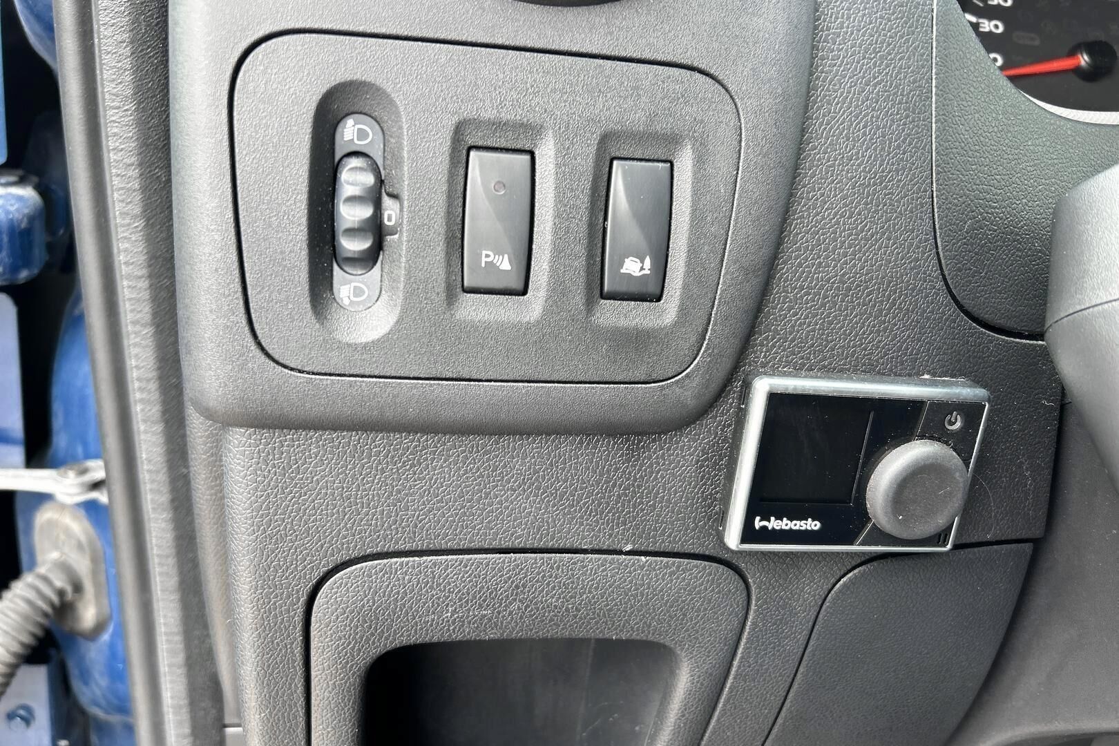 Nissan NV400 iso kuva 22
