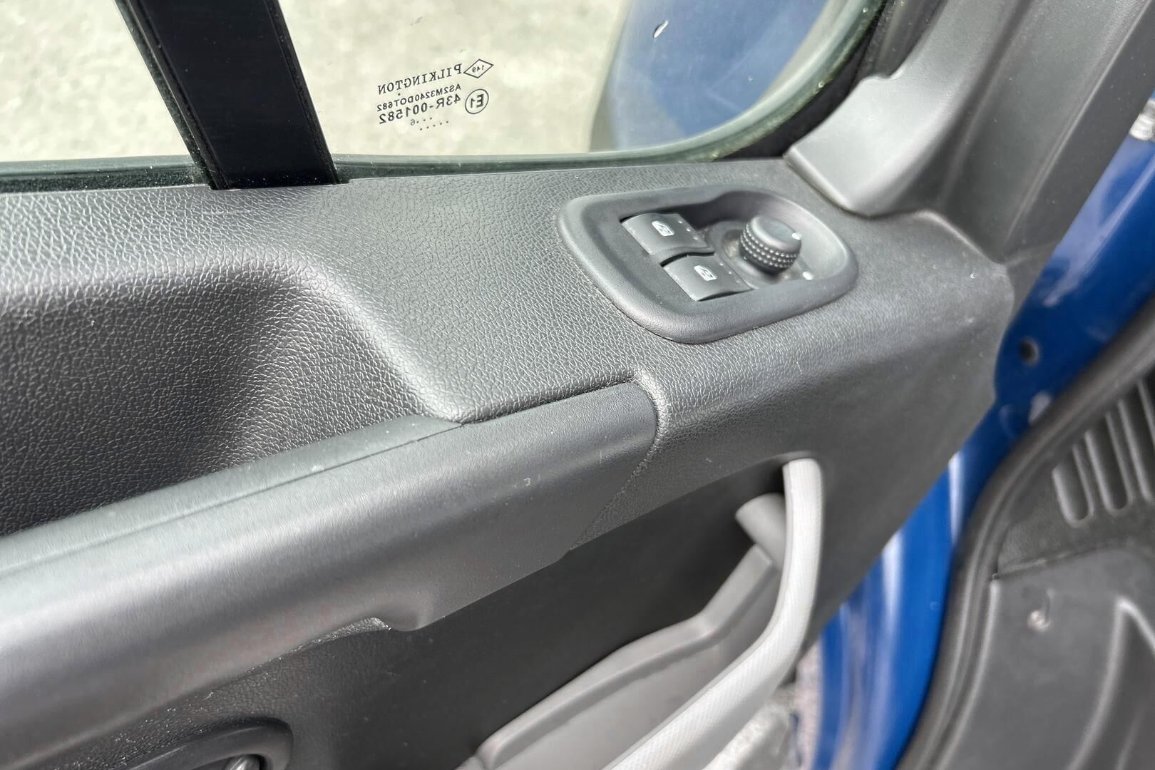 Nissan NV400 iso kuva 17