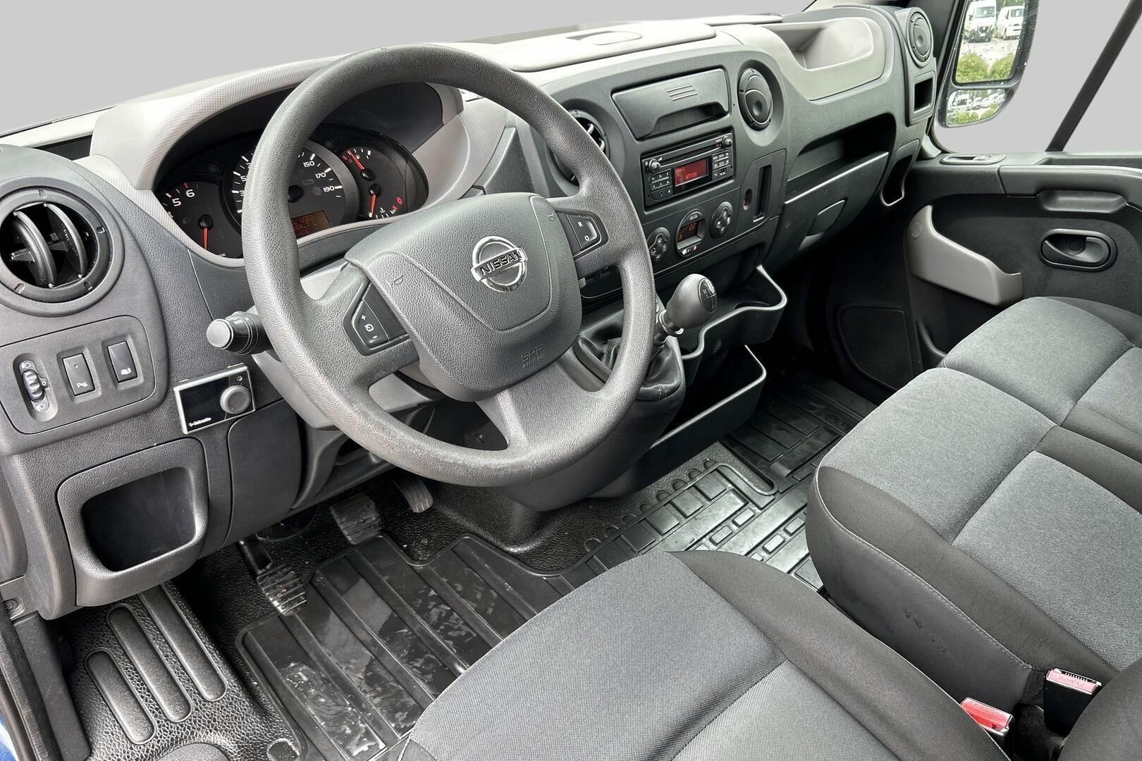 Nissan NV400 iso kuva 18
