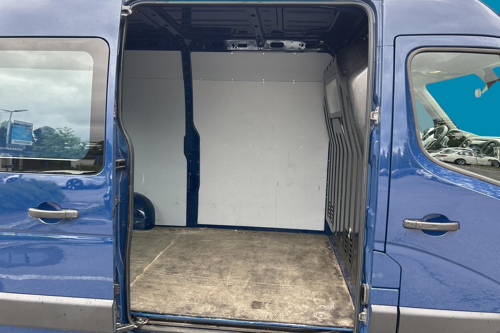 Nissan NV400 iso kuva 19