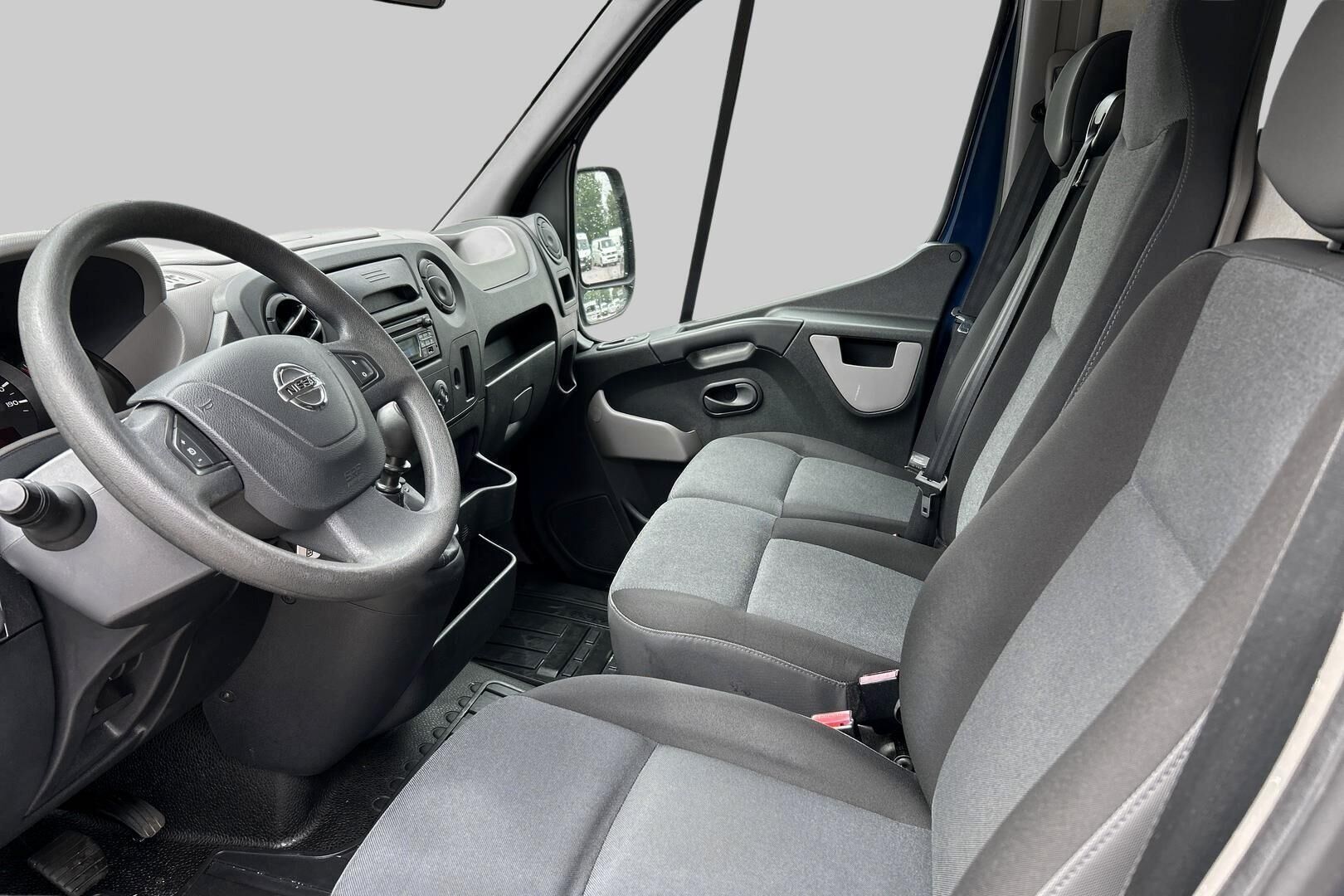 Nissan NV400 iso kuva 7
