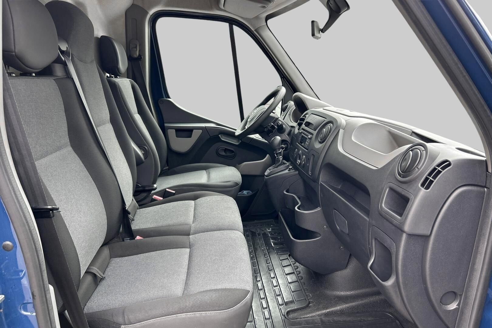 Nissan NV400 iso kuva 8