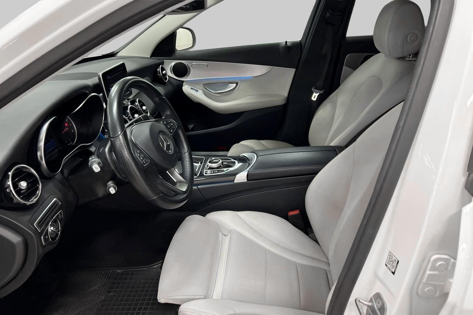 Mercedes-Benz C iso kuva 9
