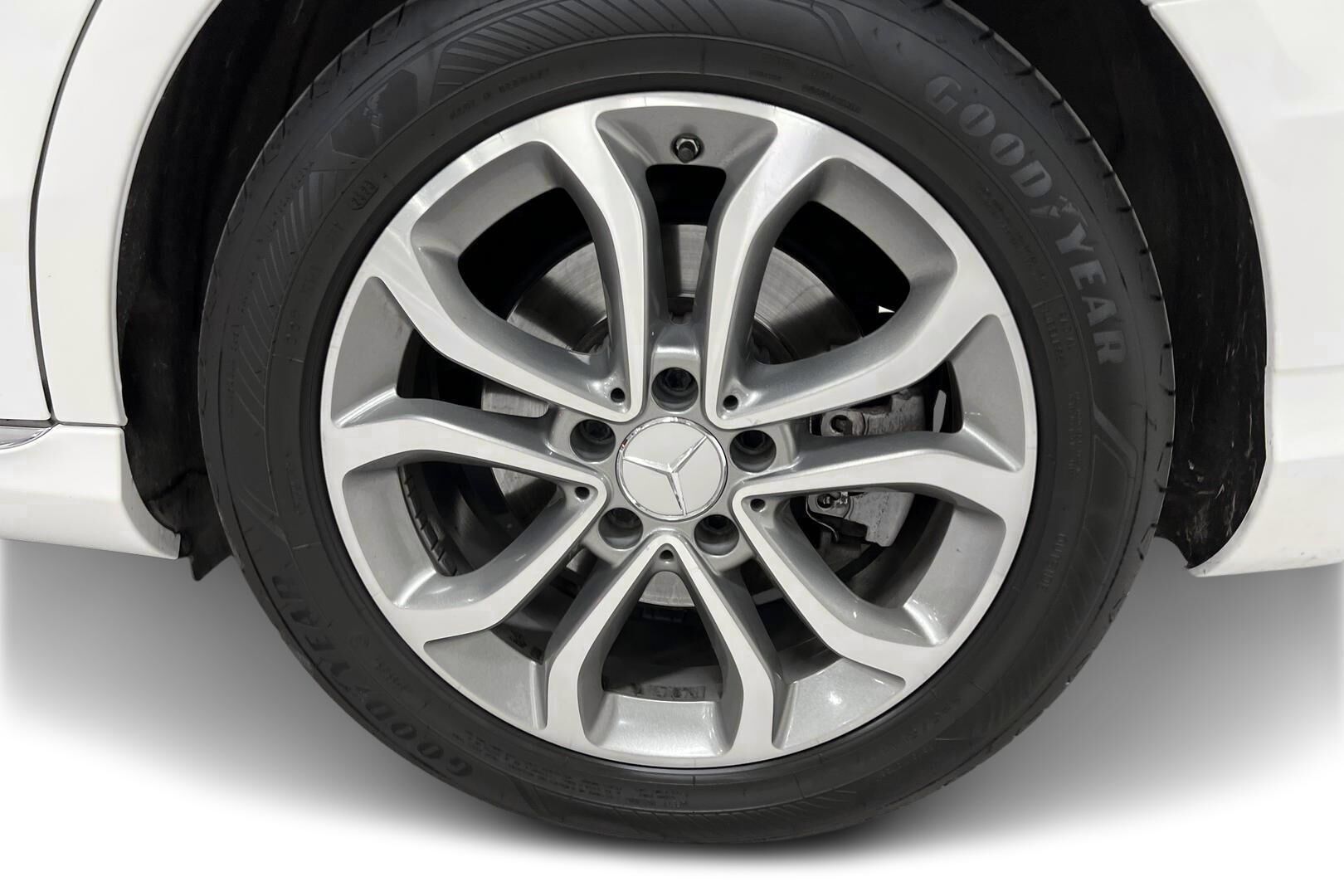 Mercedes-Benz C iso kuva 13