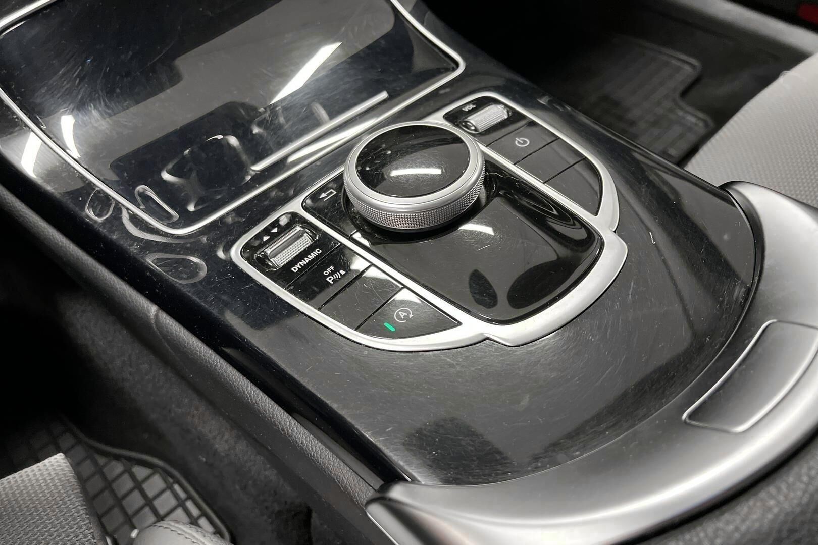 Mercedes-Benz C iso kuva 17
