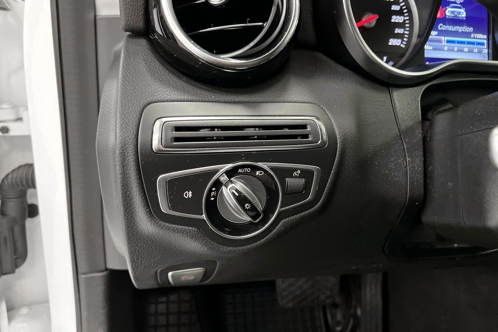 Mercedes-Benz C iso kuva 21