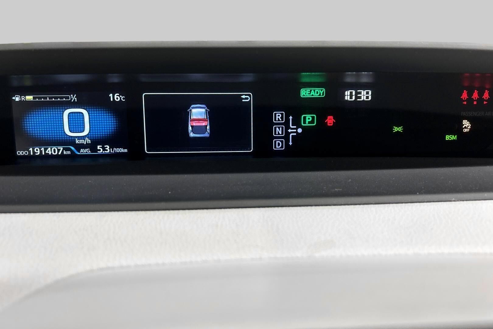 Toyota Prius iso kuva 14