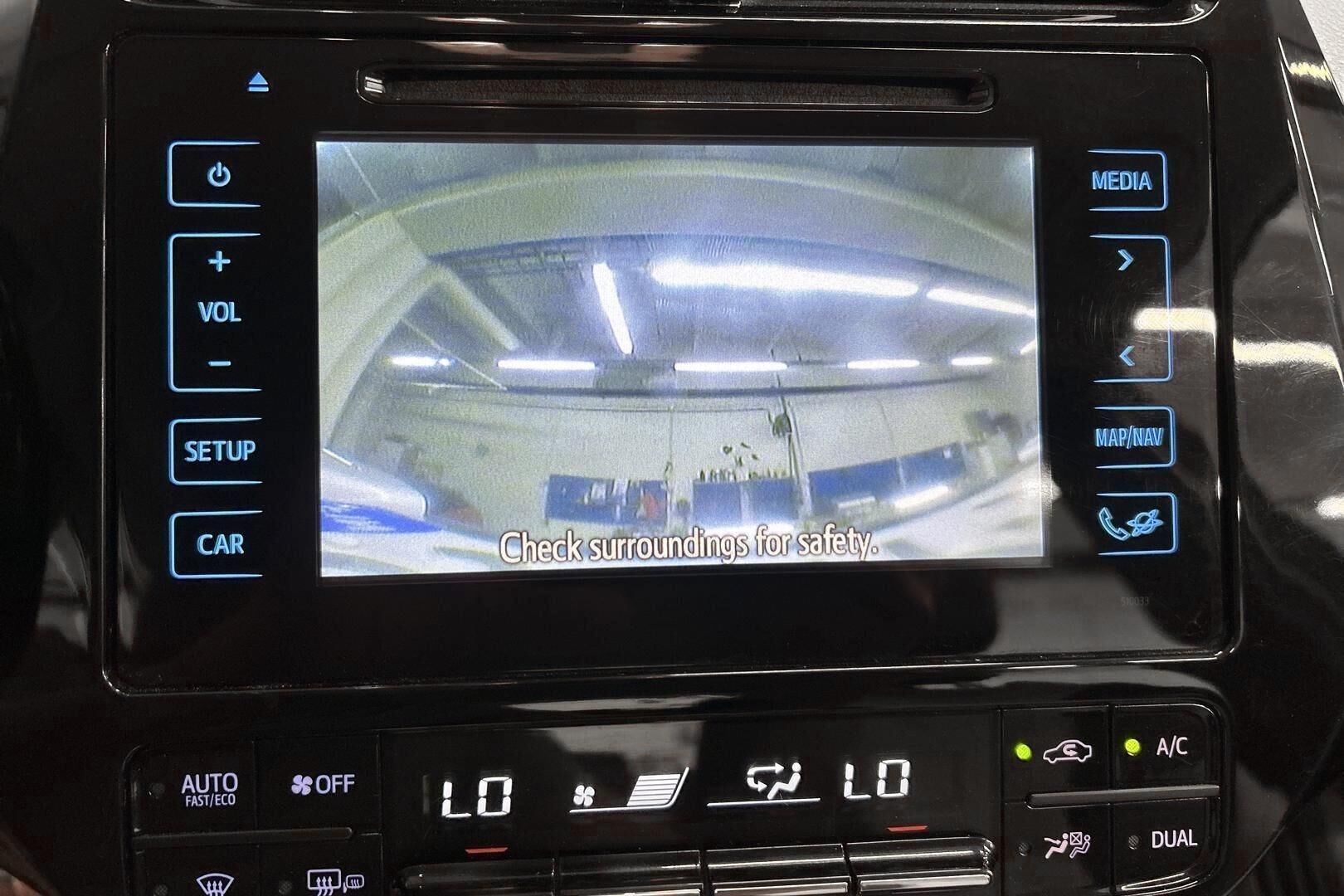 Toyota Prius iso kuva 21