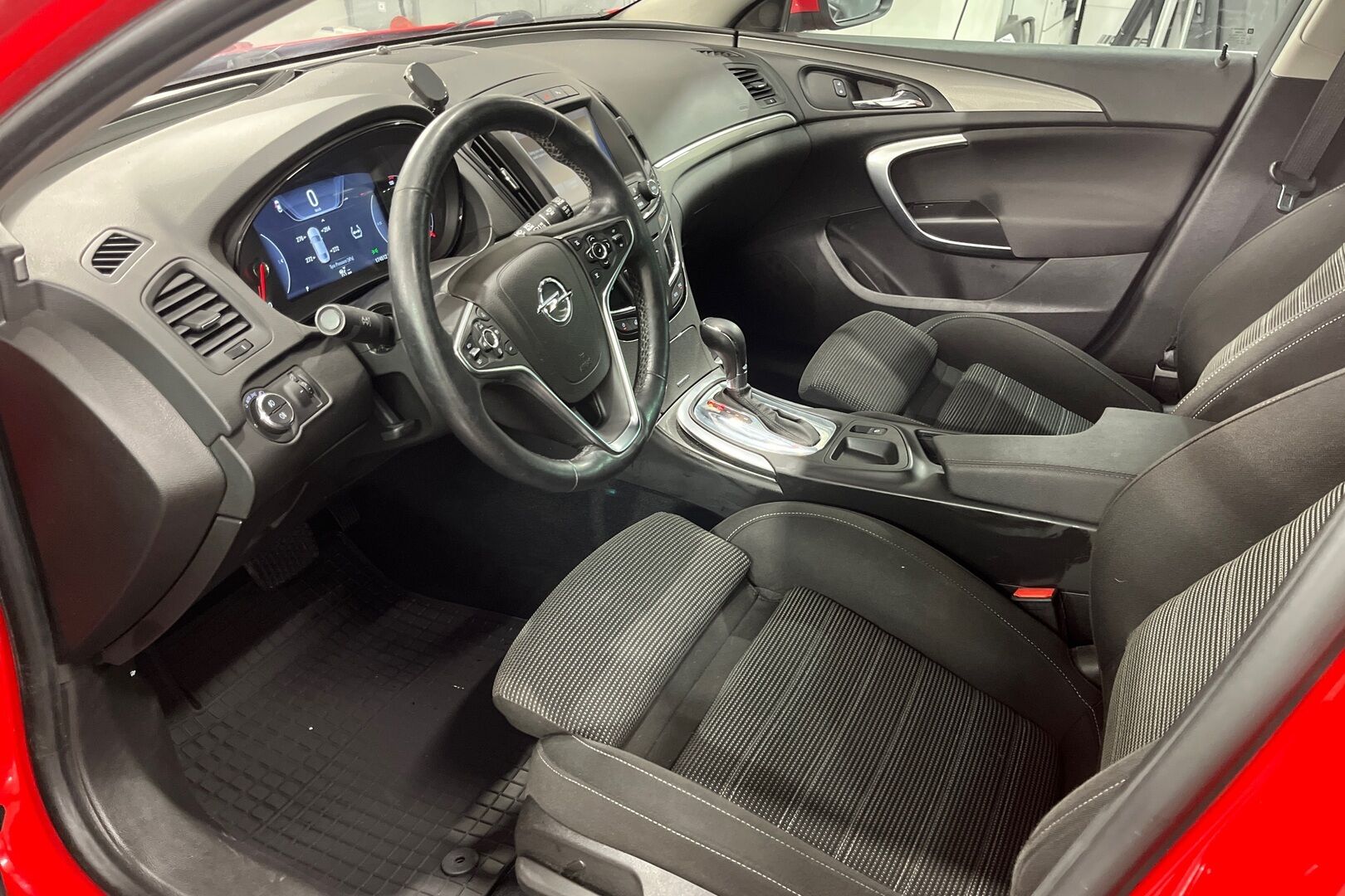 Opel Insignia iso kuva 7