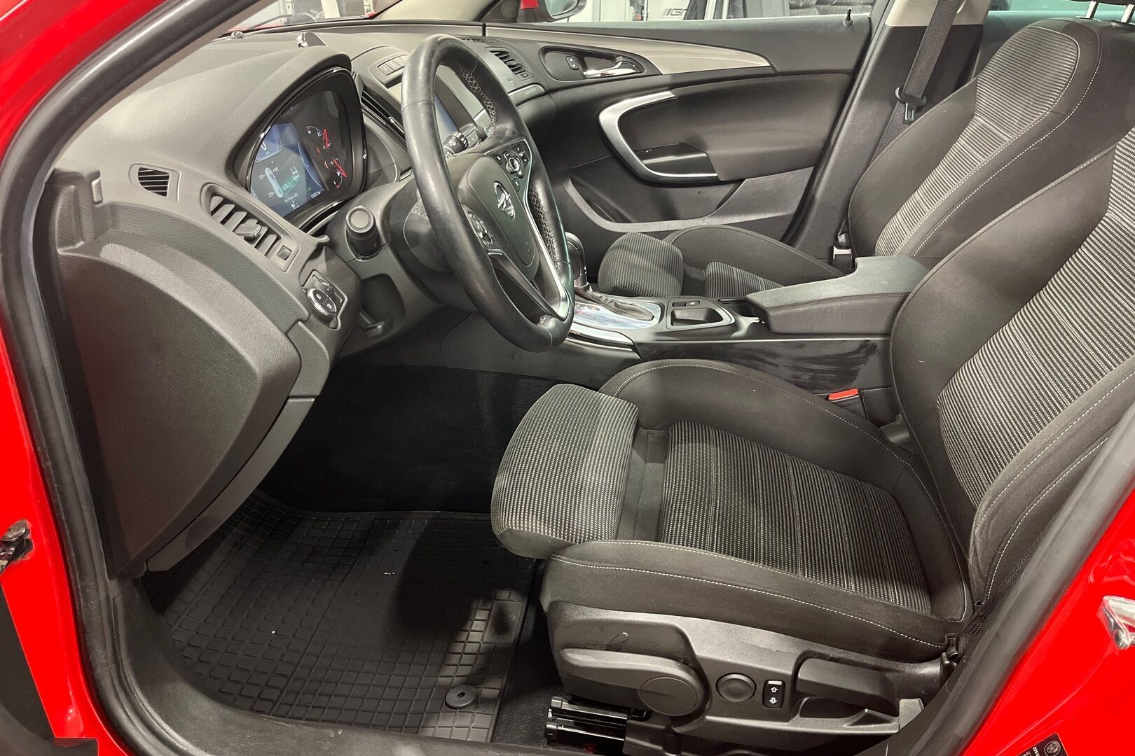 Opel Insignia iso kuva 7