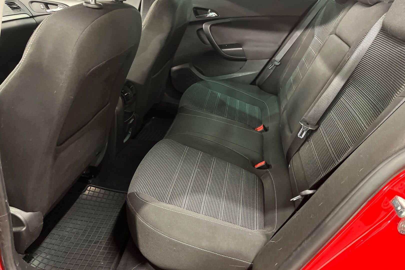 Opel Insignia iso kuva 8