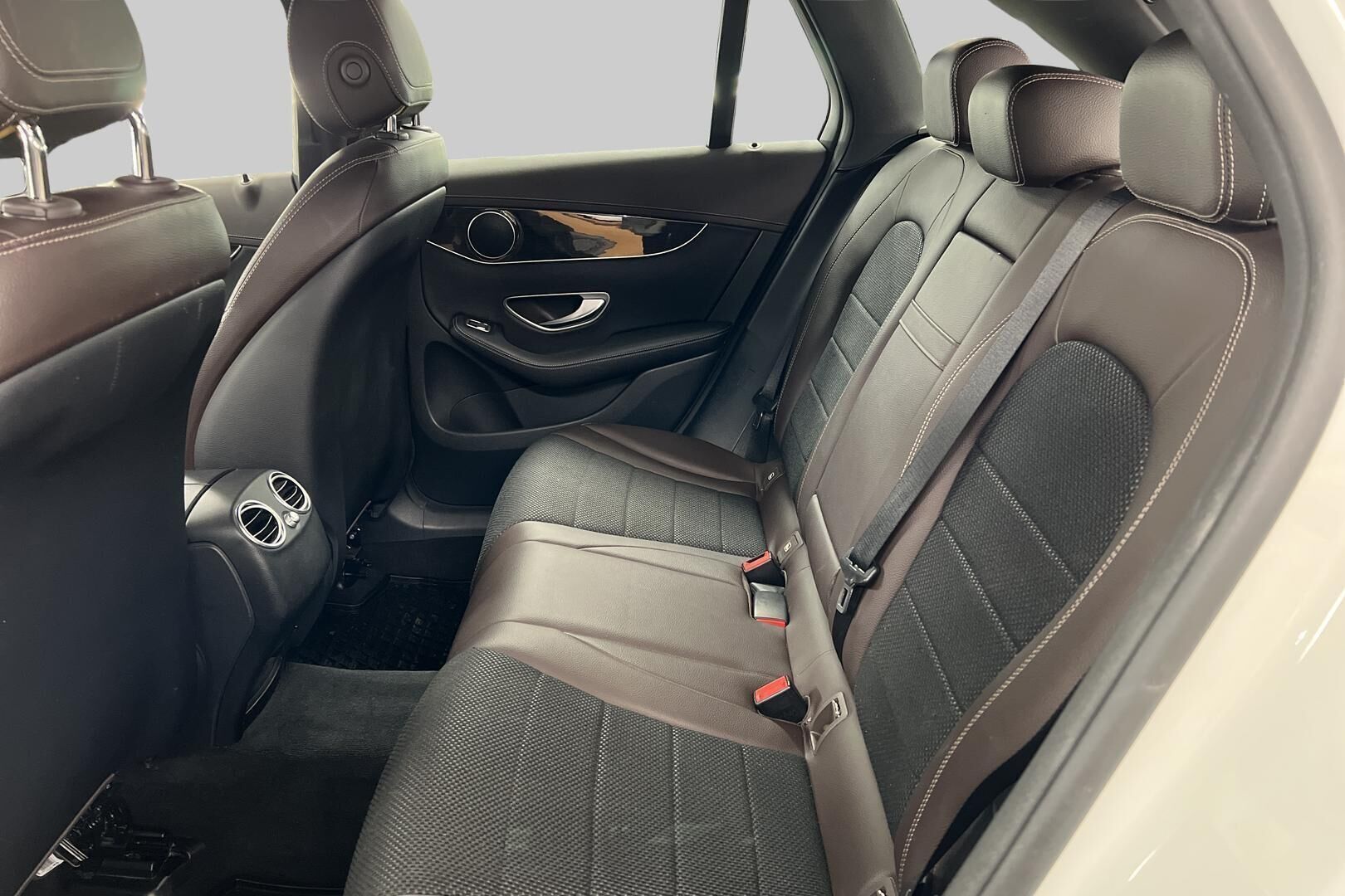 Mercedes-Benz GLC iso kuva 10