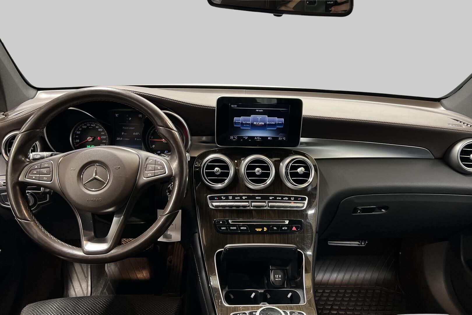Mercedes-Benz GLC iso kuva 11