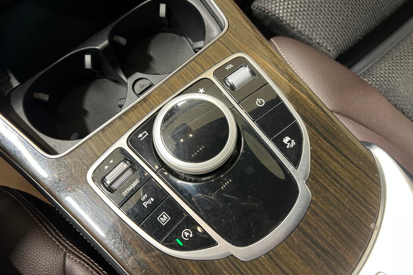 Mercedes-Benz GLC iso kuva 16