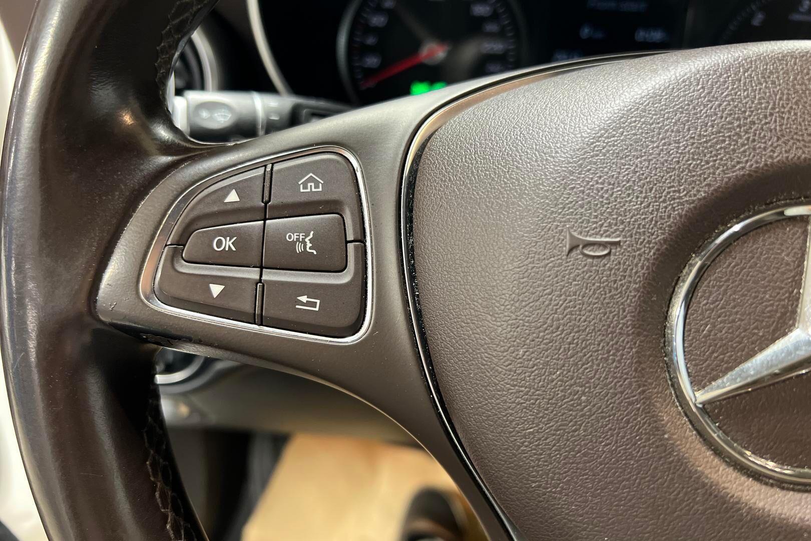 Mercedes-Benz GLC iso kuva 18