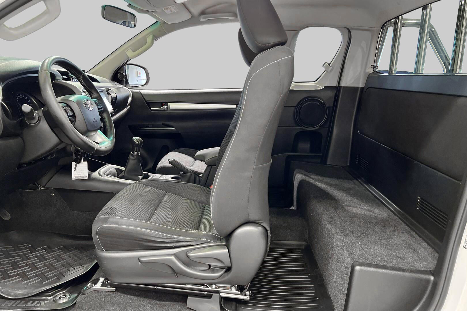 Toyota Hilux iso kuva 10