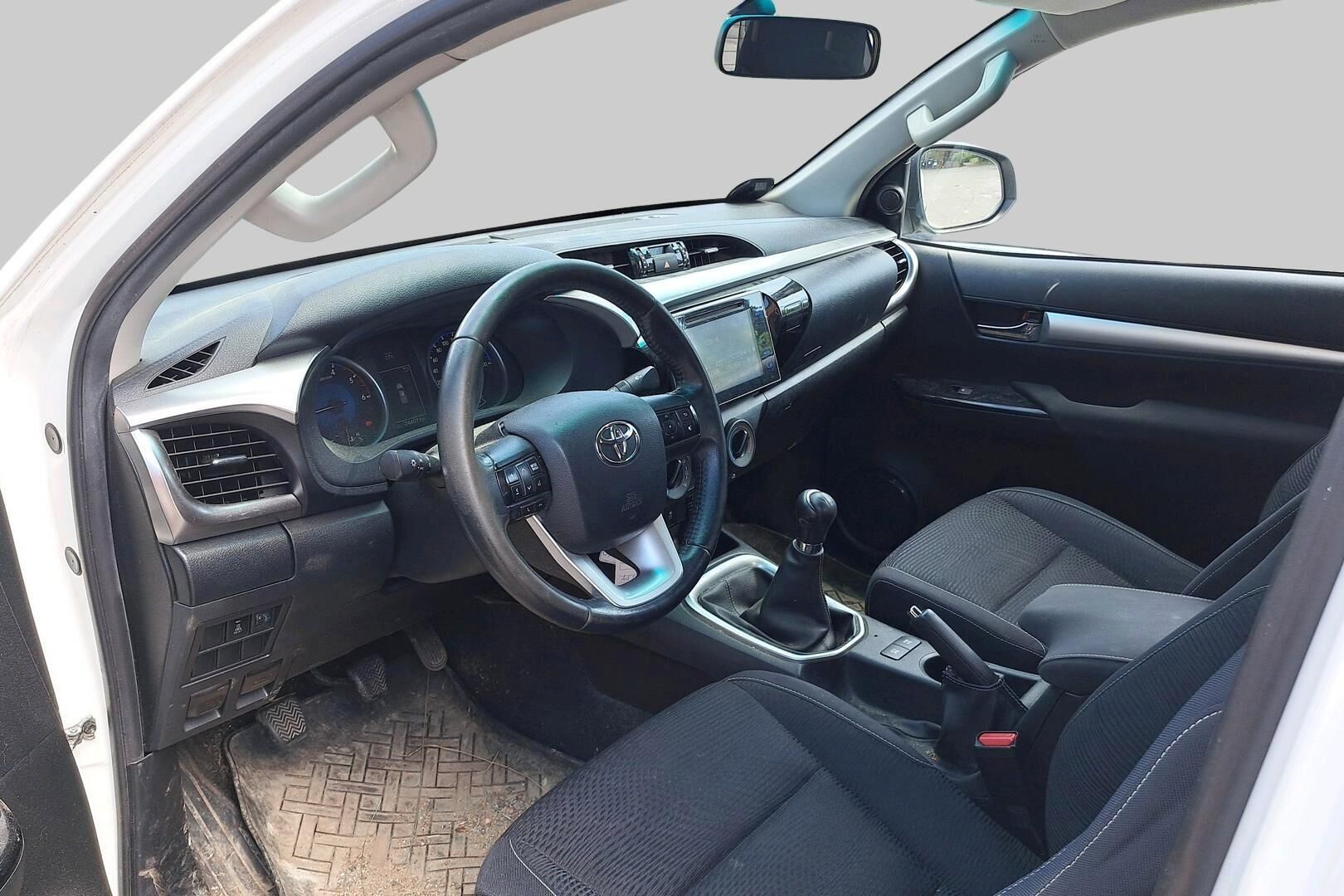 Toyota Hilux iso kuva 2