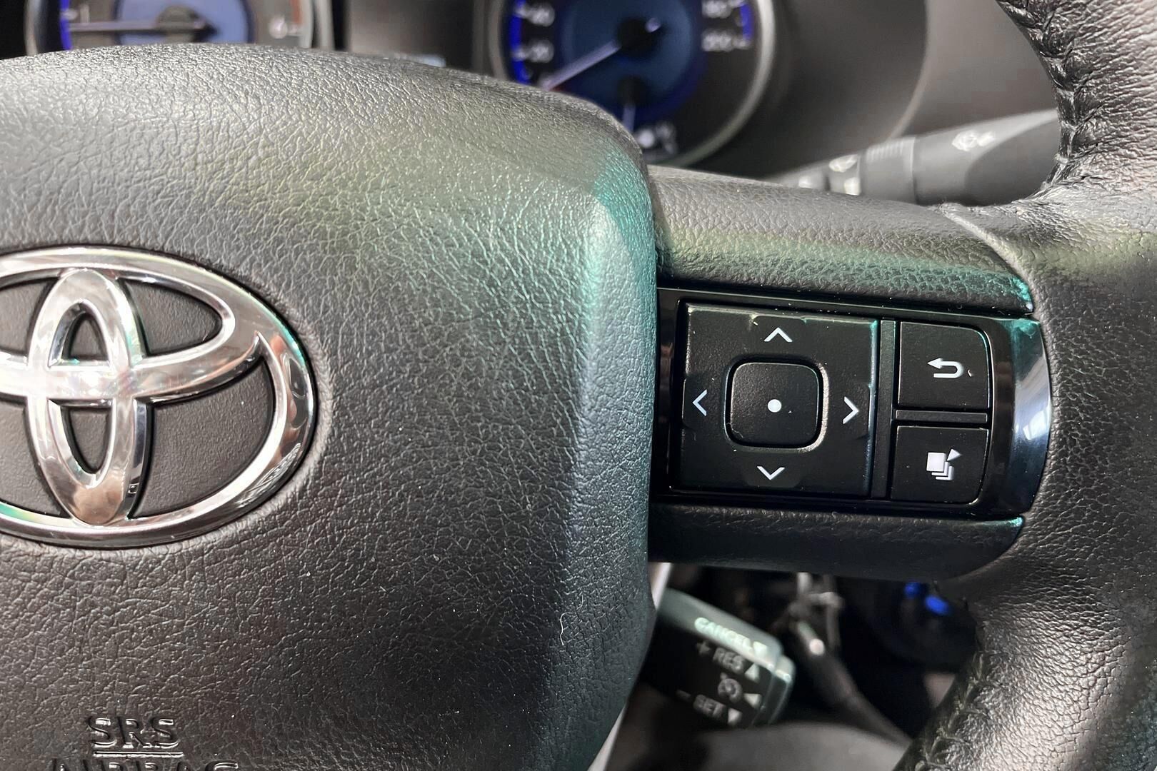 Toyota Hilux iso kuva 22