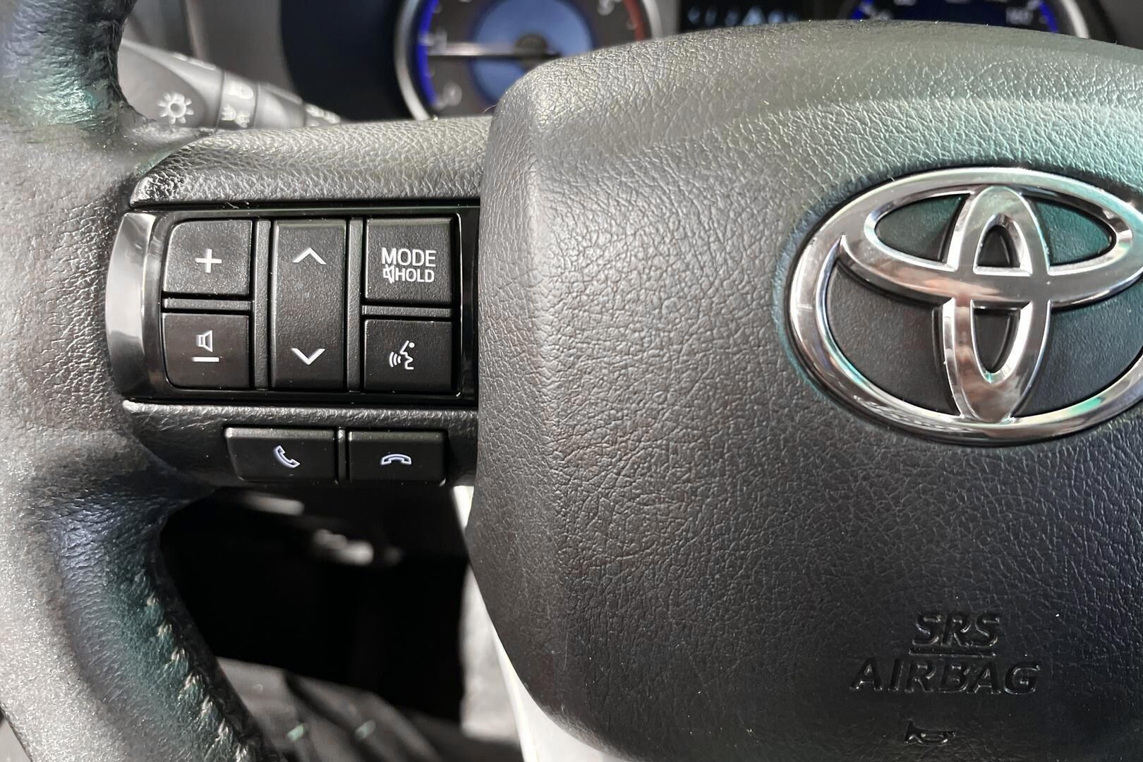 Toyota Hilux iso kuva 23