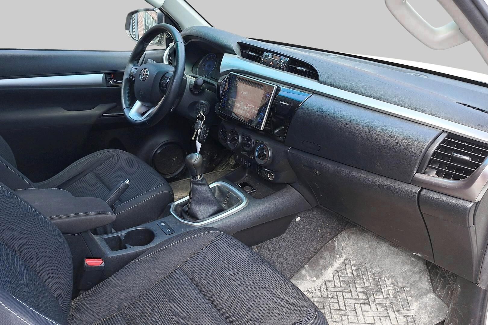 Toyota Hilux iso kuva 4