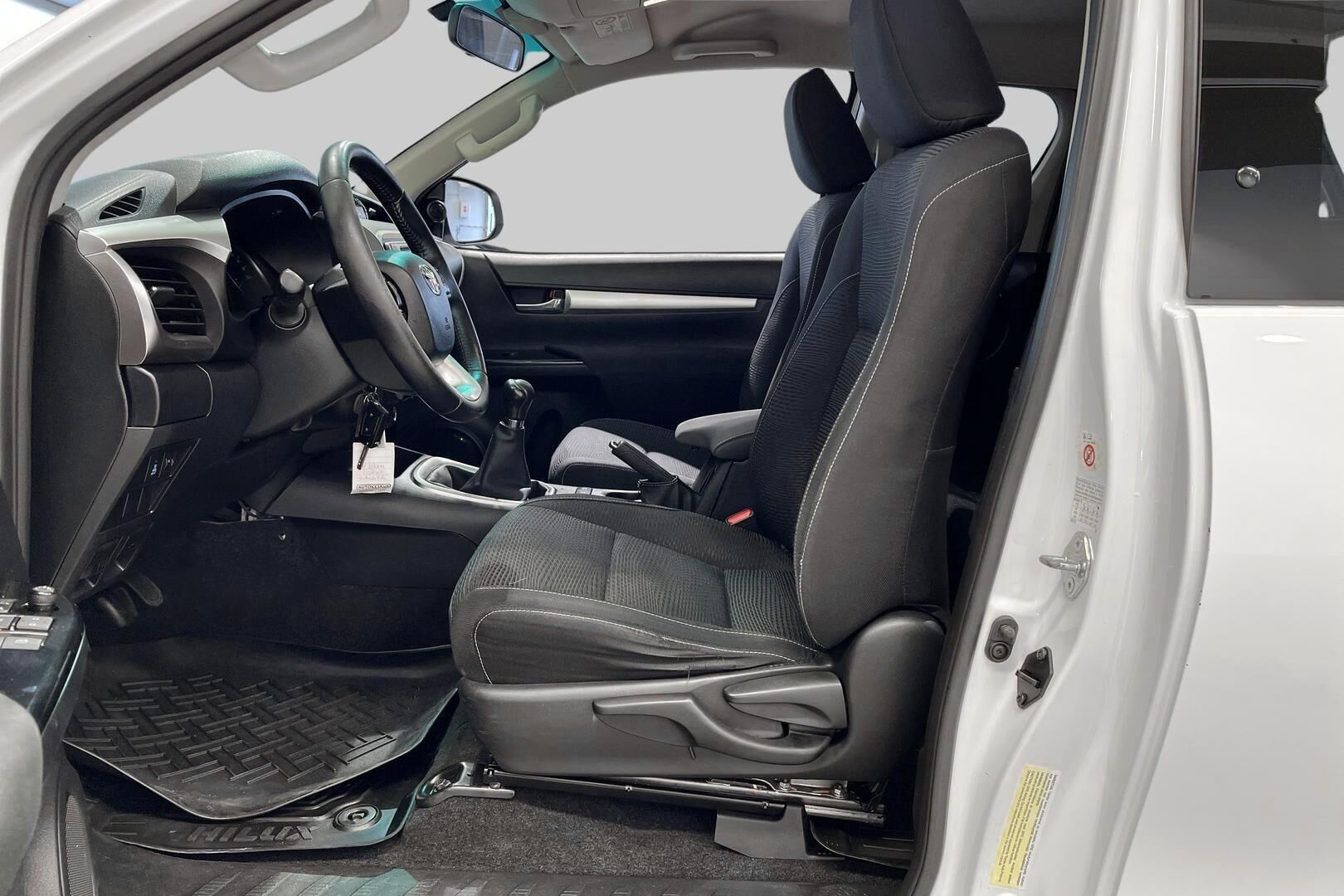 Toyota Hilux iso kuva 9
