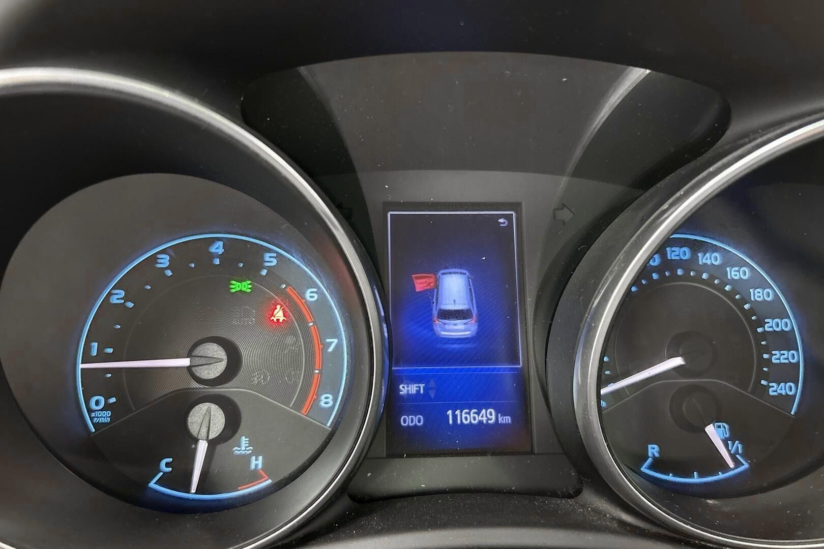 Toyota Auris iso kuva 10