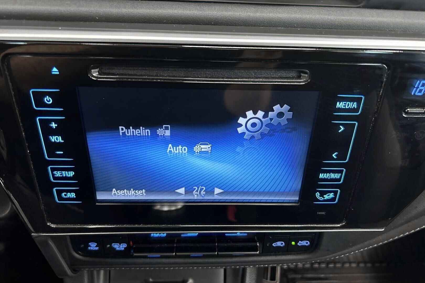 Toyota Auris iso kuva 13