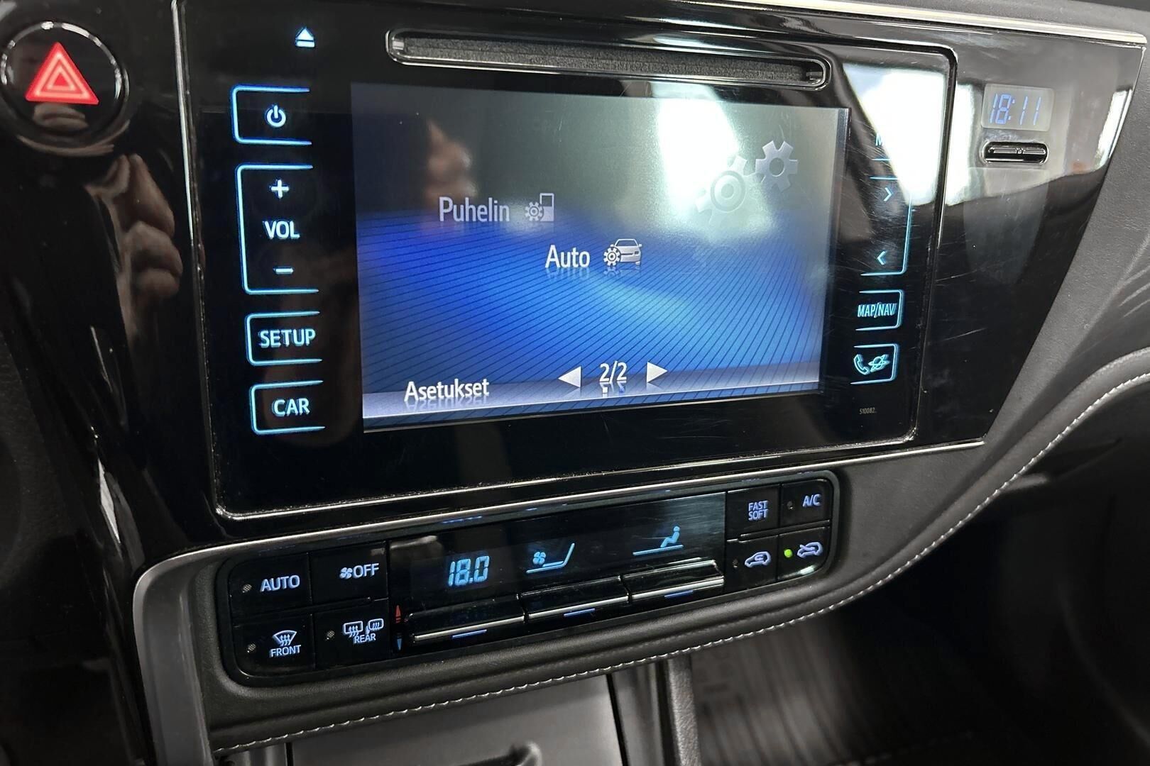 Toyota Auris iso kuva 14