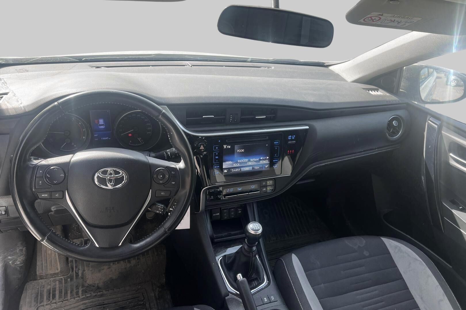 Toyota Auris iso kuva 2