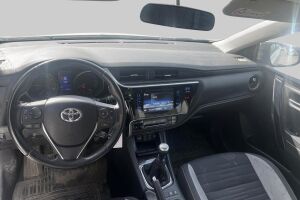 Toyota Auris esikatselu 2