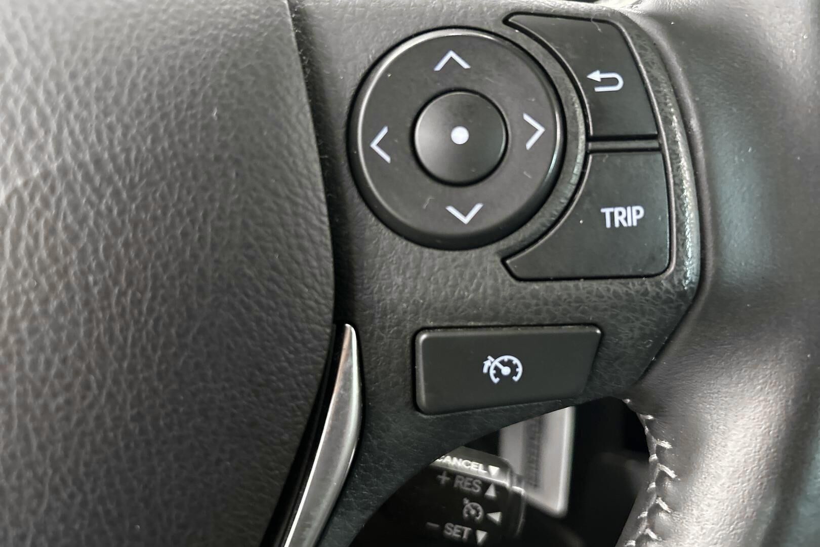 Toyota Auris iso kuva 31