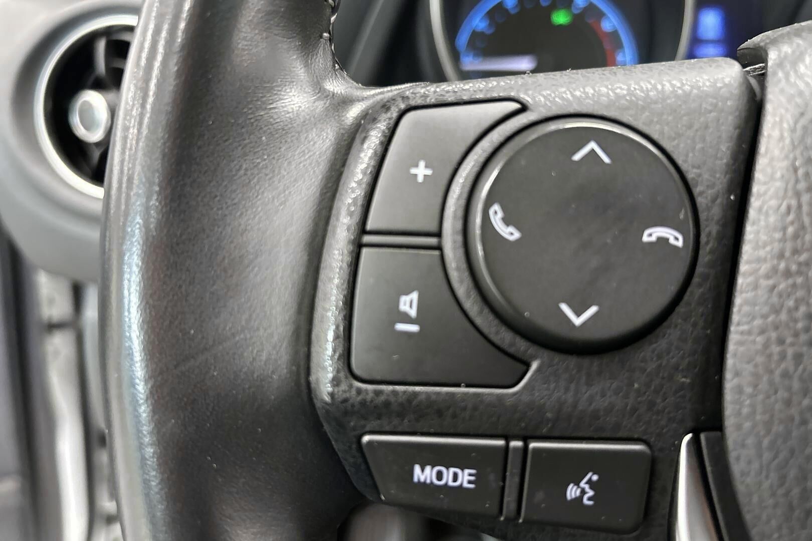 Toyota Auris iso kuva 17