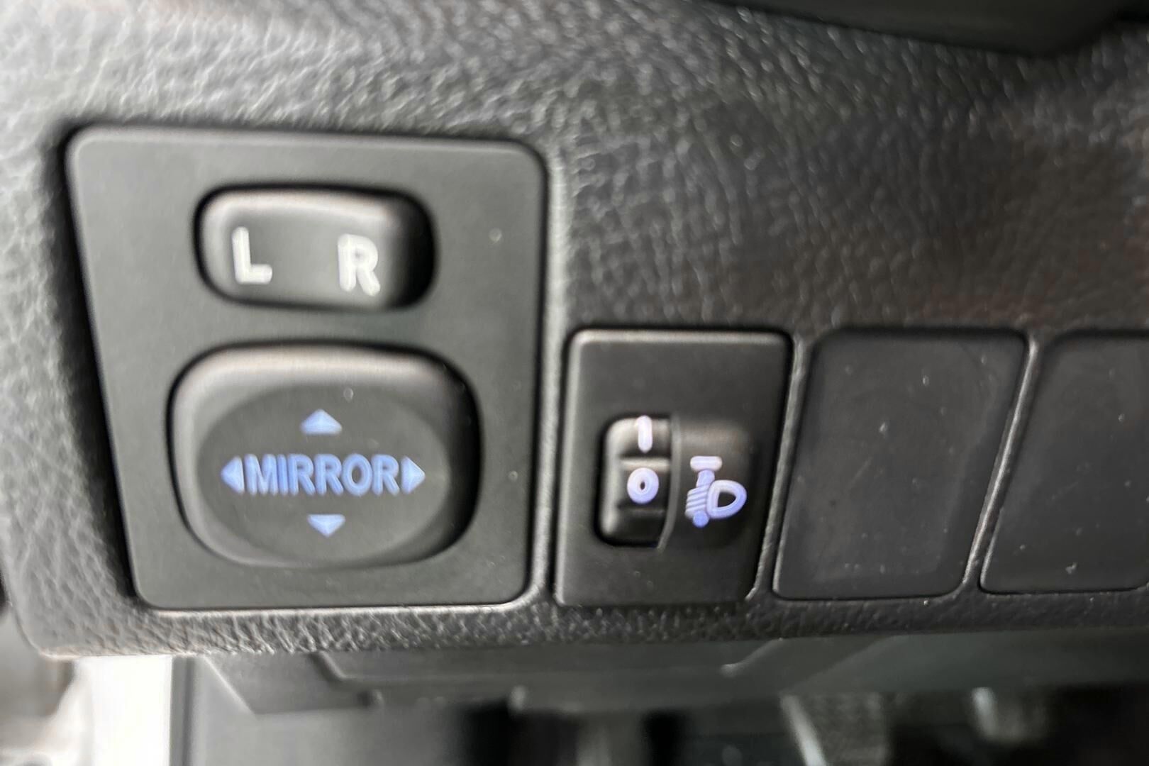 Toyota Auris iso kuva 18