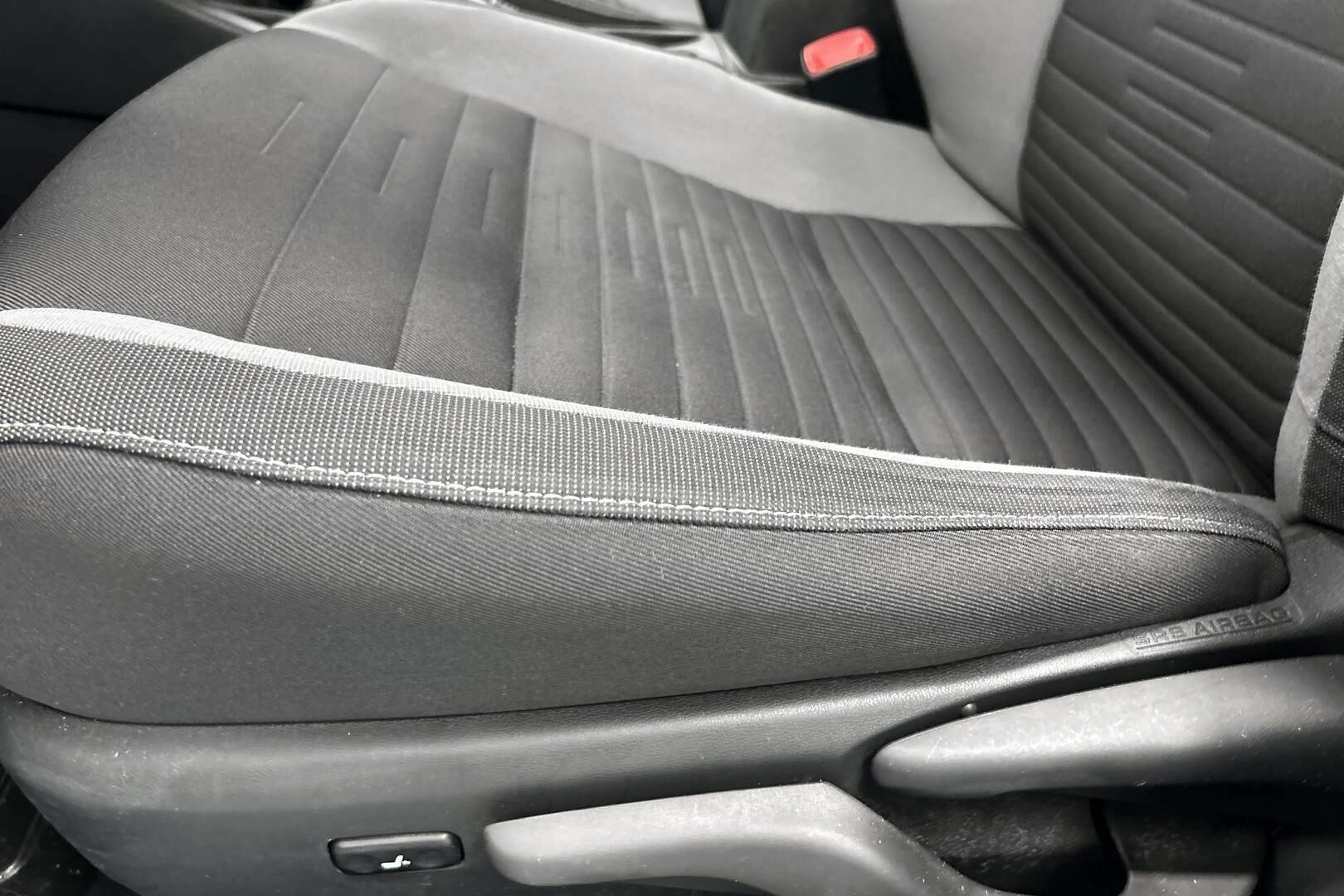 Toyota Auris iso kuva 20