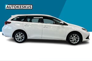 Toyota Auris esikatselu 3