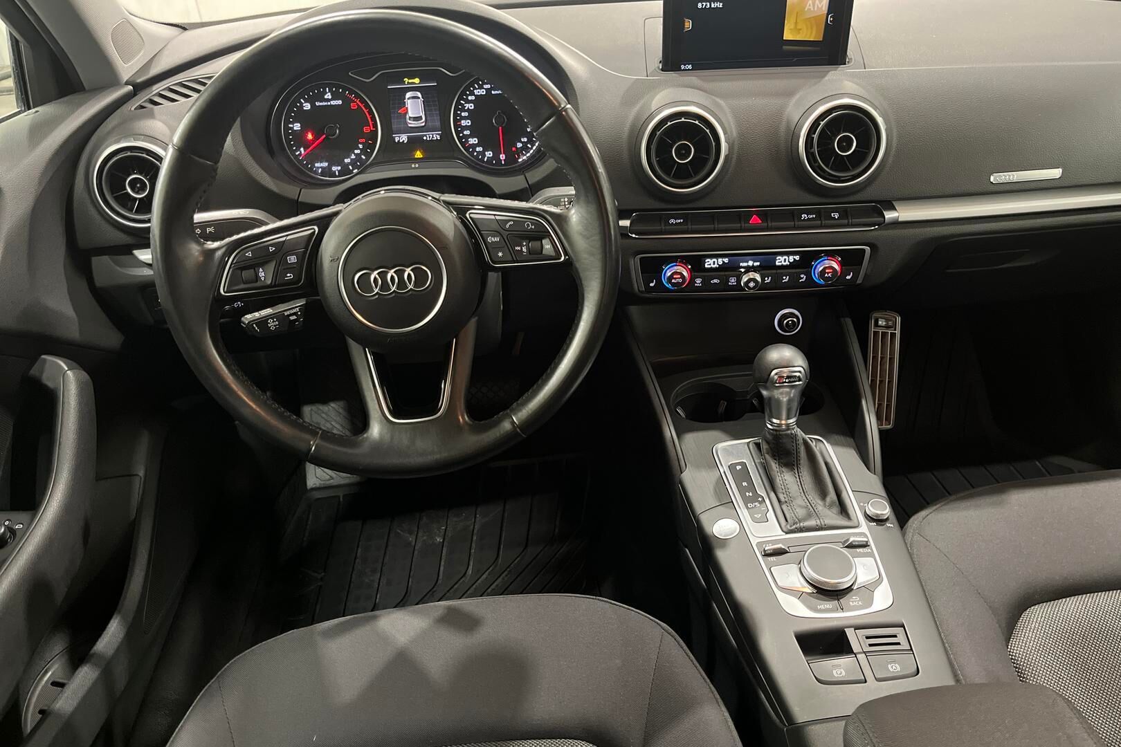 Audi A3 iso kuva 11