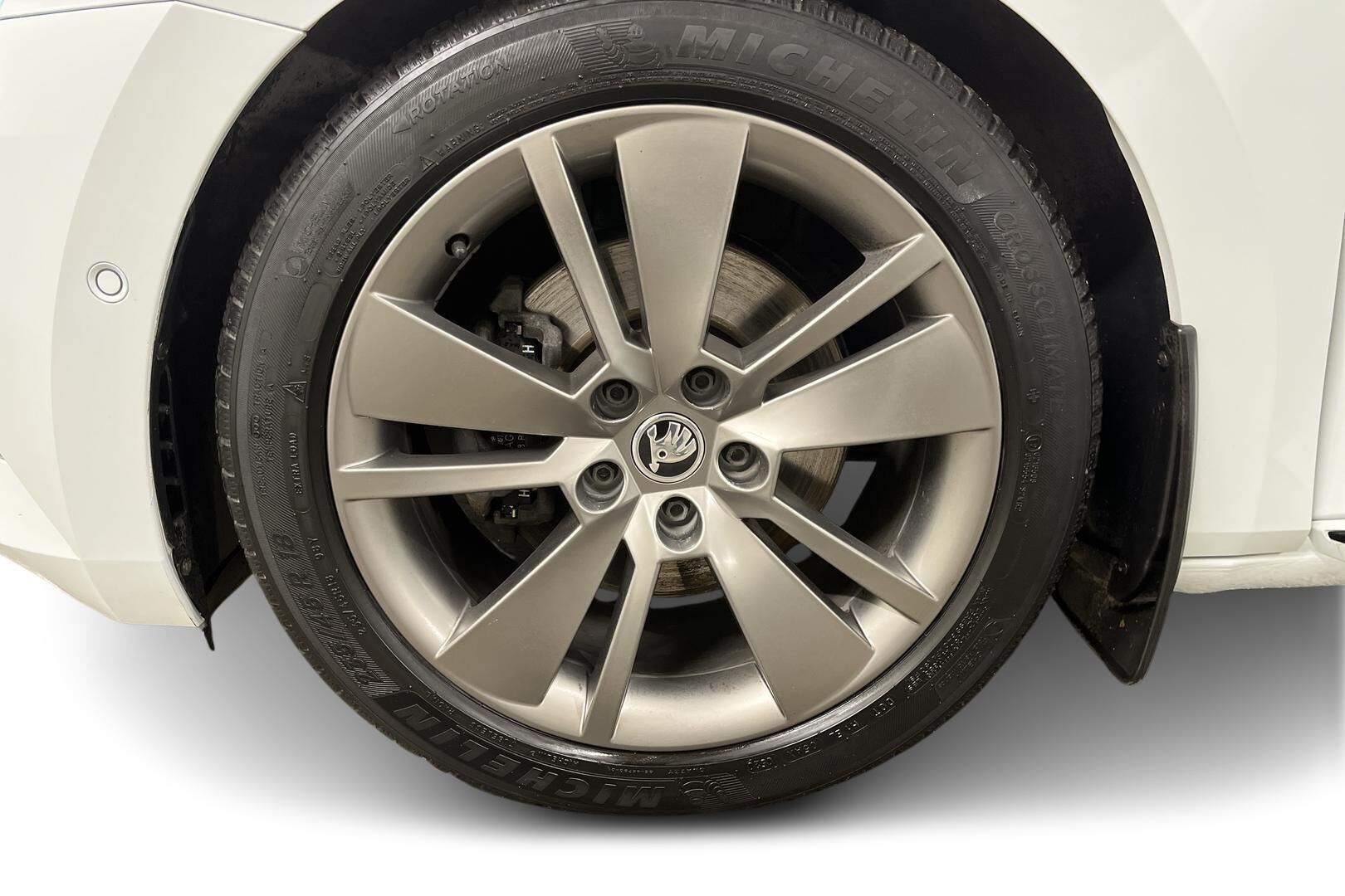 Skoda Superb iso kuva 13