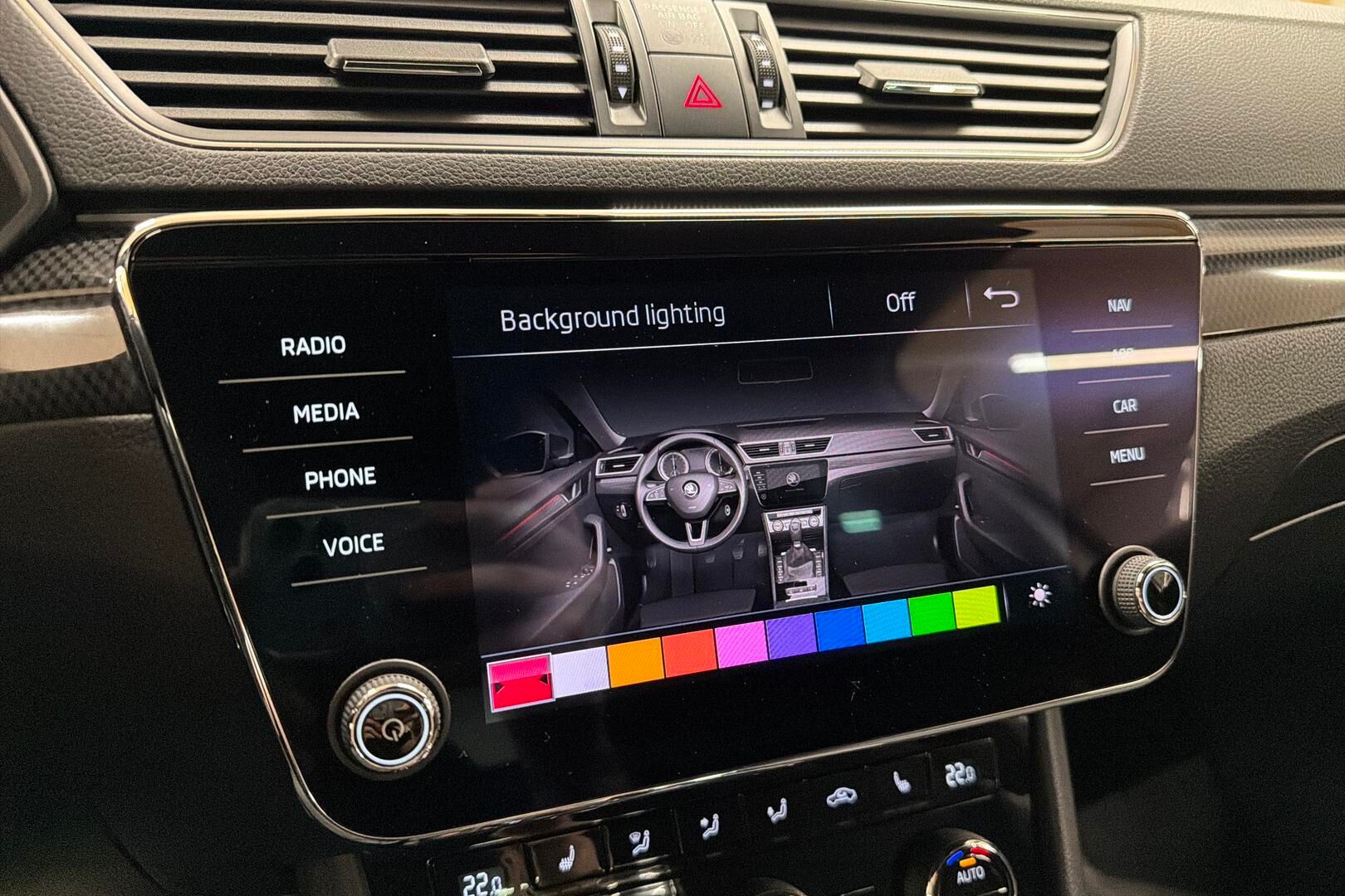 Skoda Superb iso kuva 21