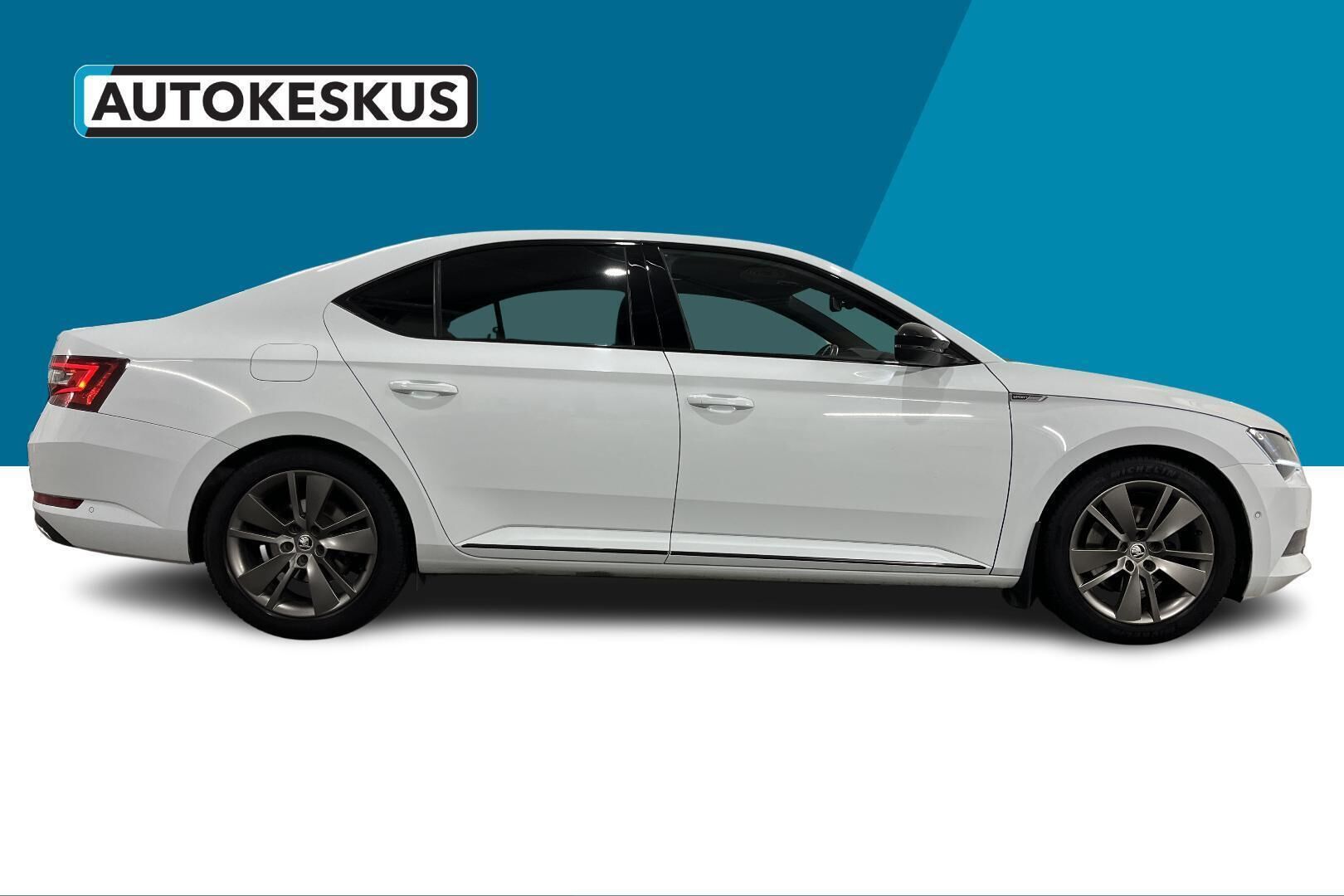 Skoda Superb iso kuva 4