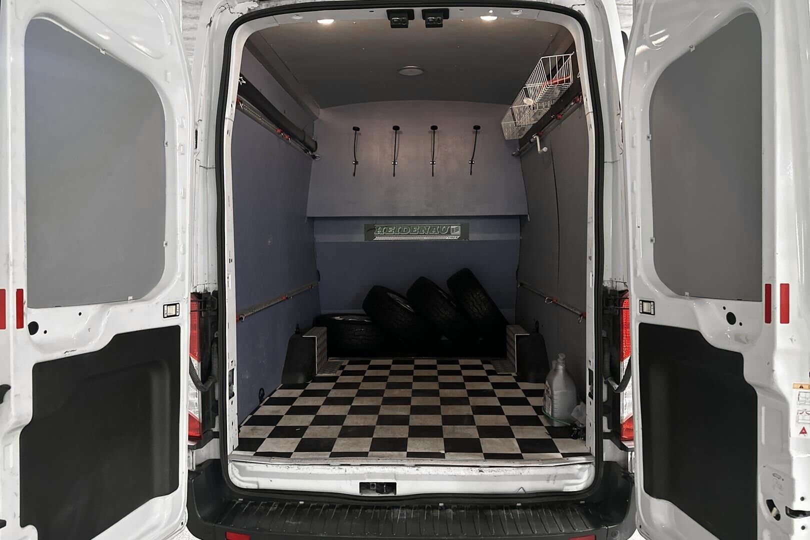 Ford Transit iso kuva 11