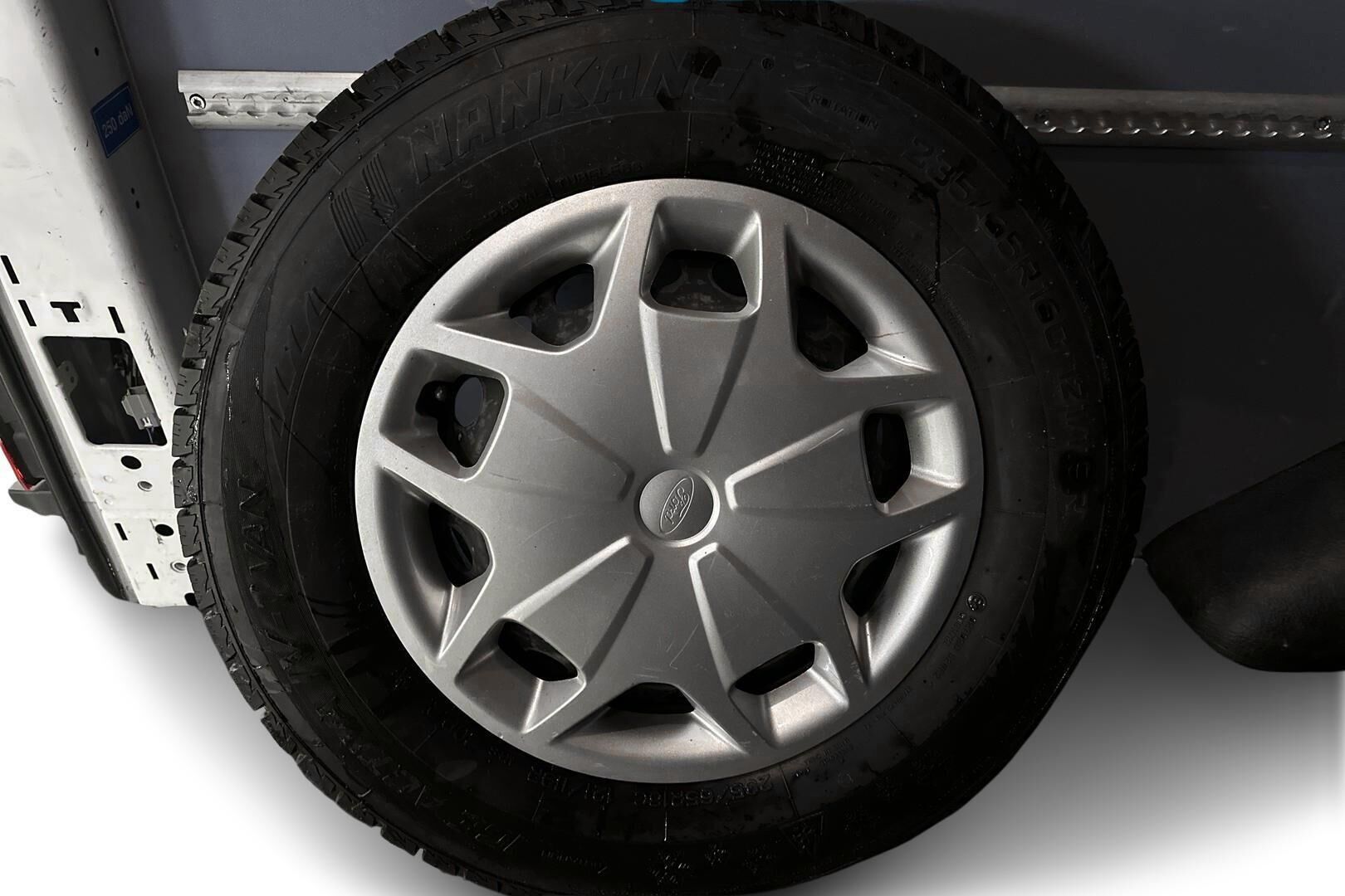 Ford Transit iso kuva 12