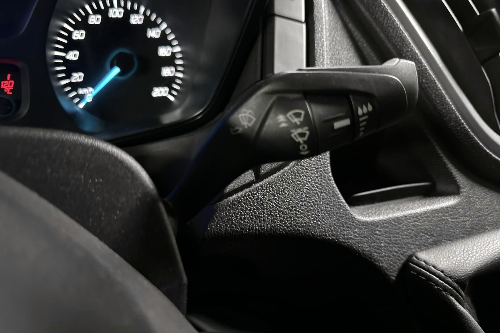 Ford Transit iso kuva 25