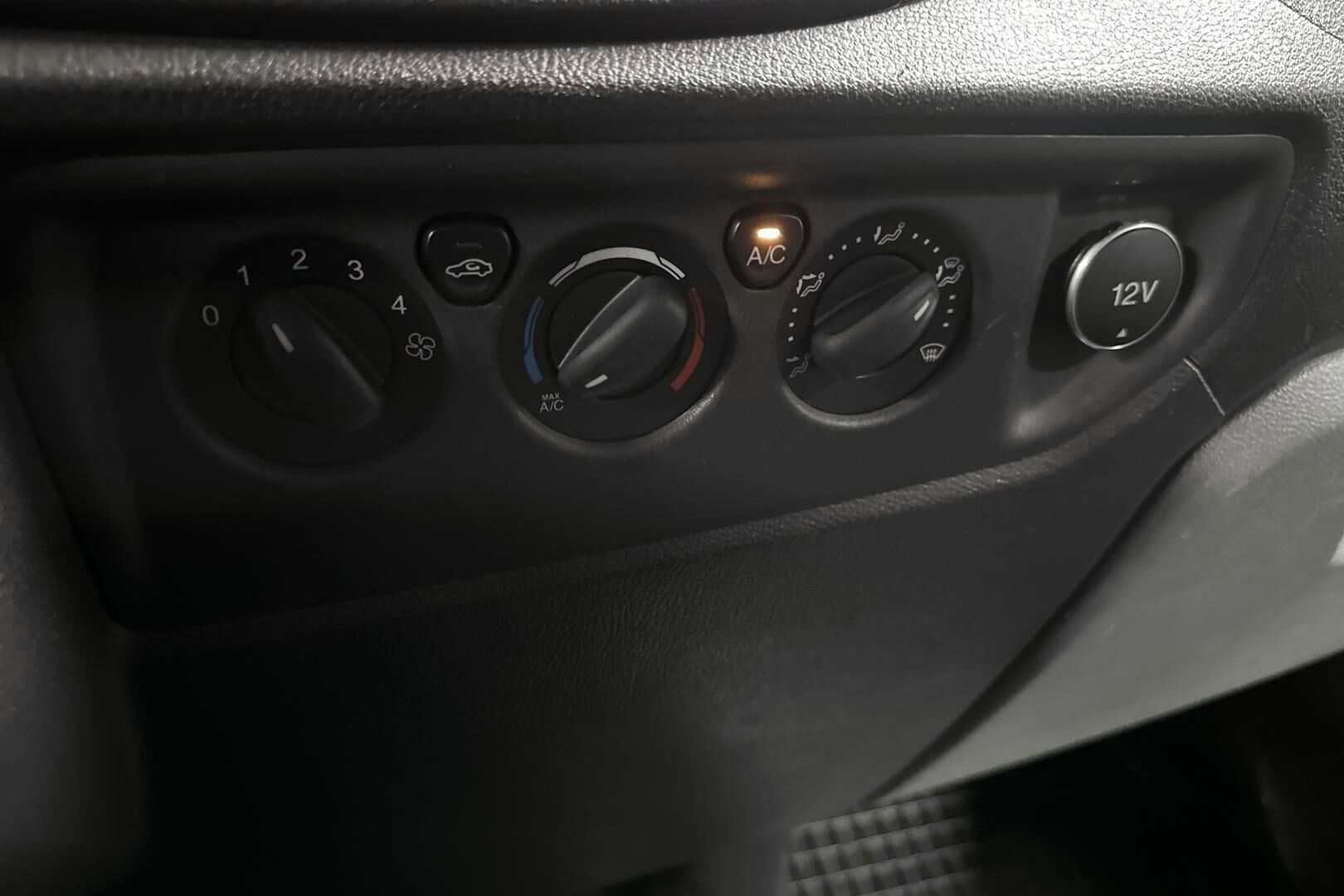 Ford Transit iso kuva 27