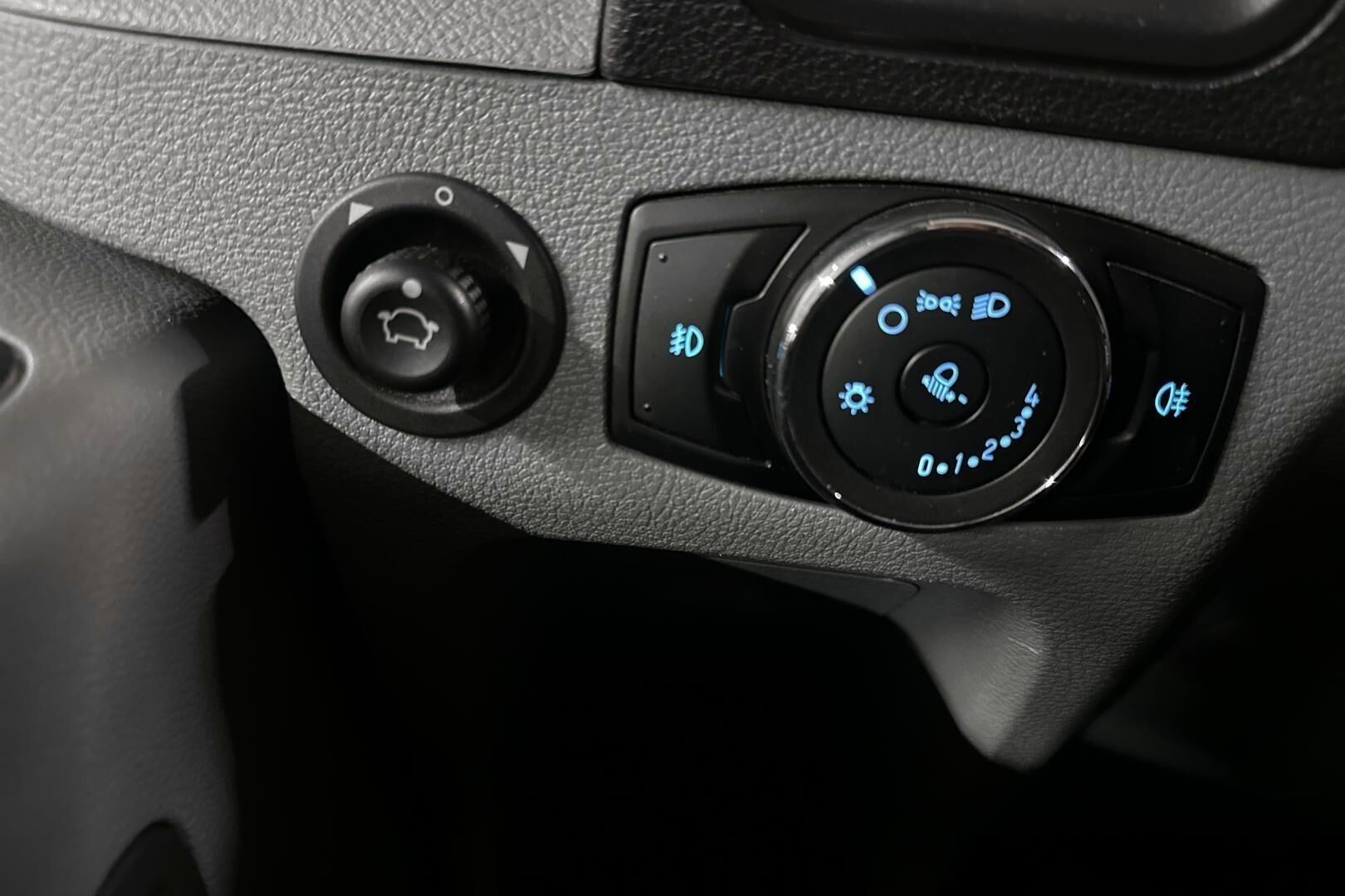 Ford Transit iso kuva 34