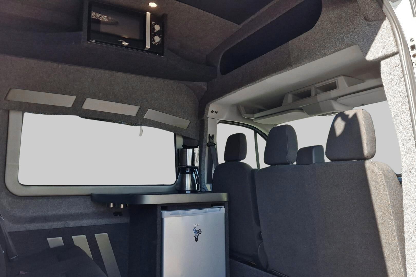 Ford Transit iso kuva 6