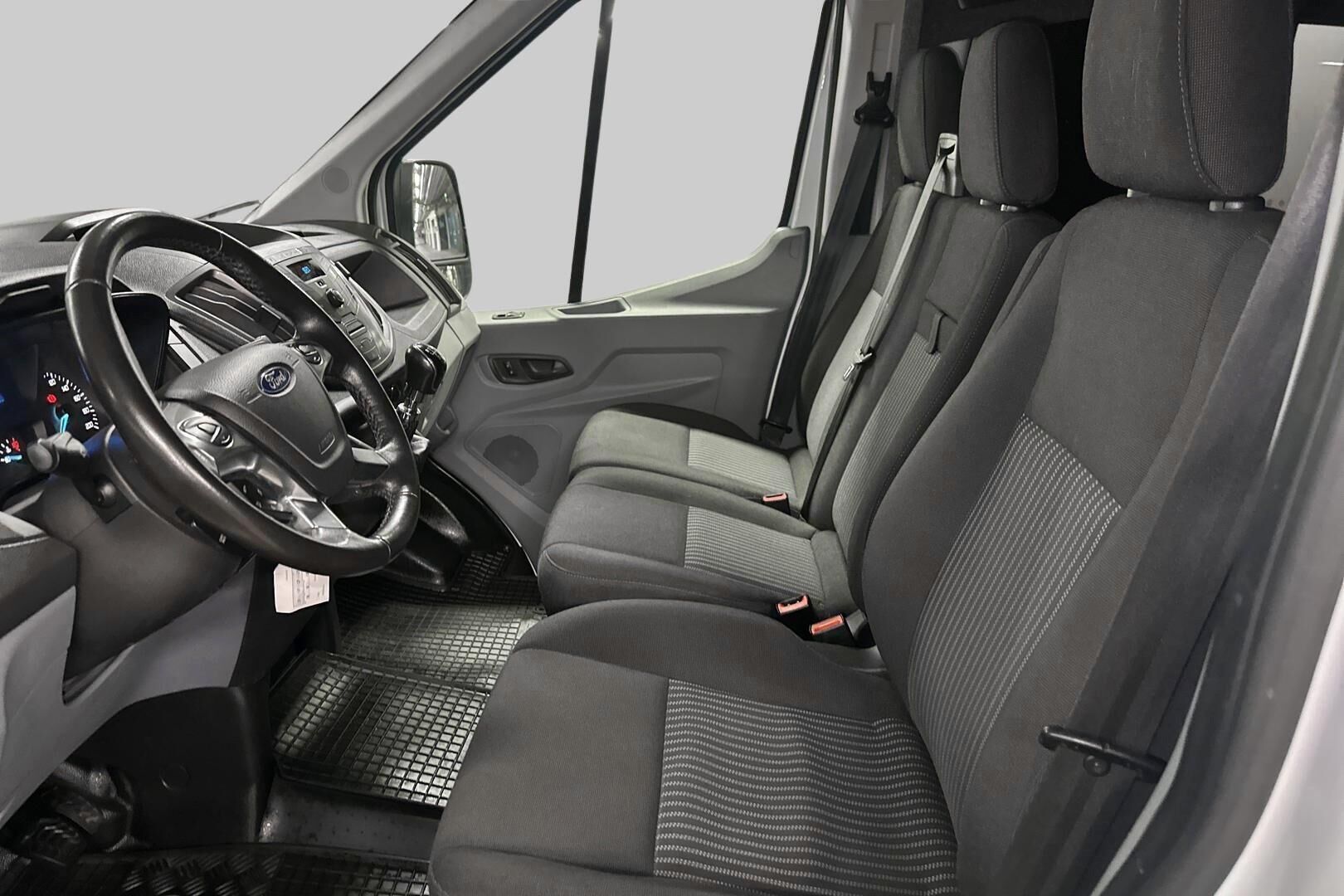 Ford Transit iso kuva 8