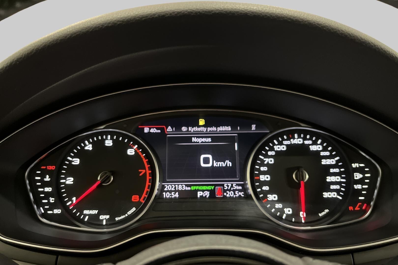 Audi A4 iso kuva 14