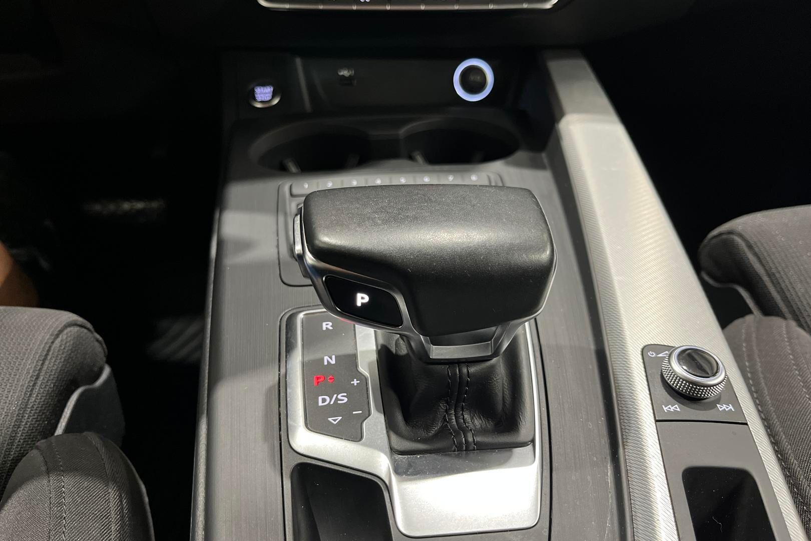 Audi A4 iso kuva 16